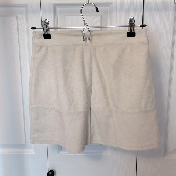 Lulu’s Cream Suede Miniskirt Size XS - Picture 2 of 4